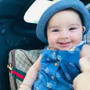 Meet your Posher, Selin